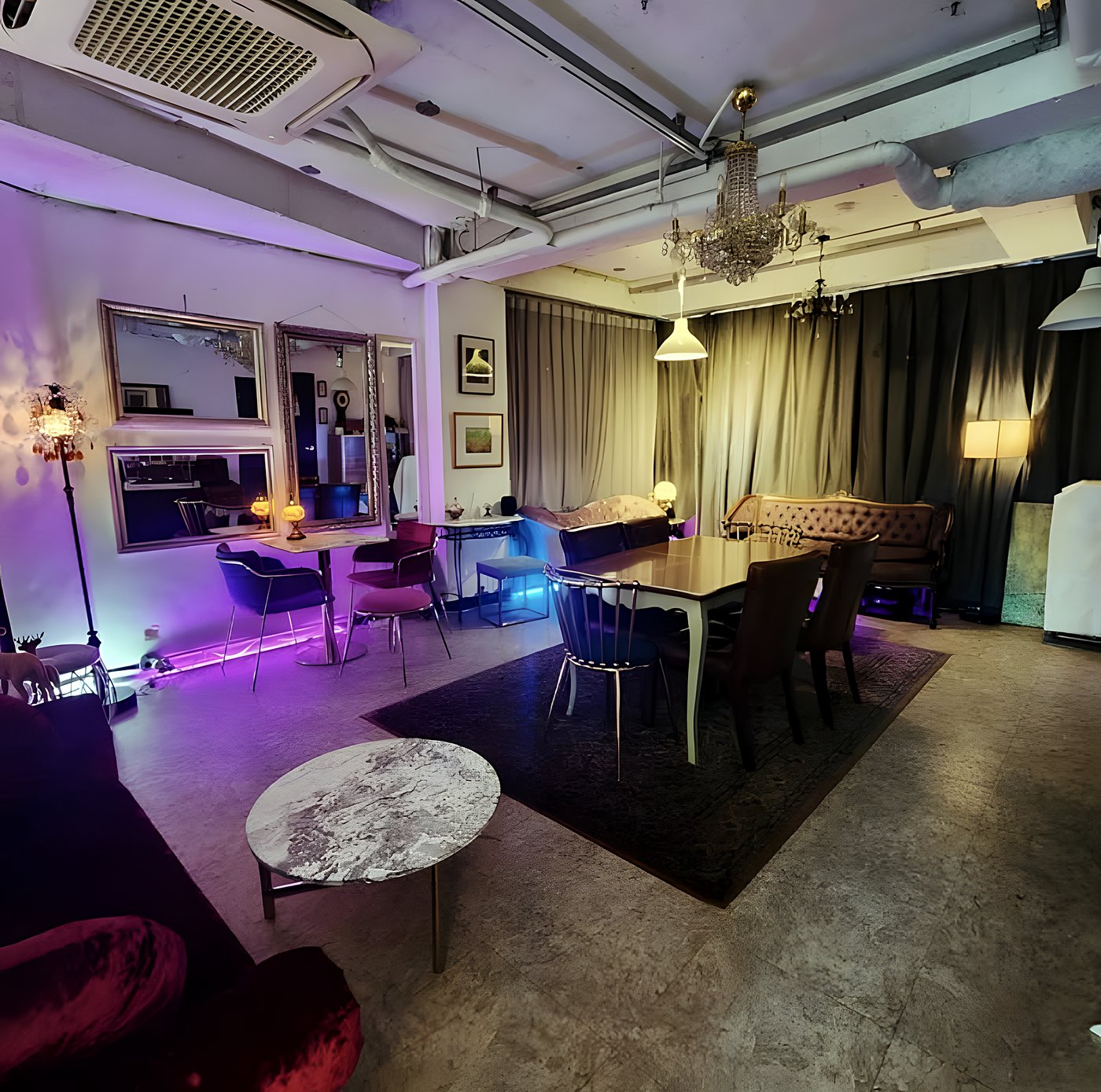 무드 조명이 켜진 파티룸 메인 공간